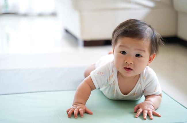Pentingnya Mengetahui Bayi 7 Bulan Bisa Apa
